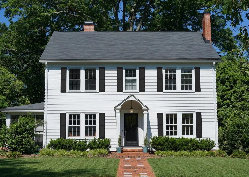 White House Black Windows: A Modern Twist on Classic Architecture
